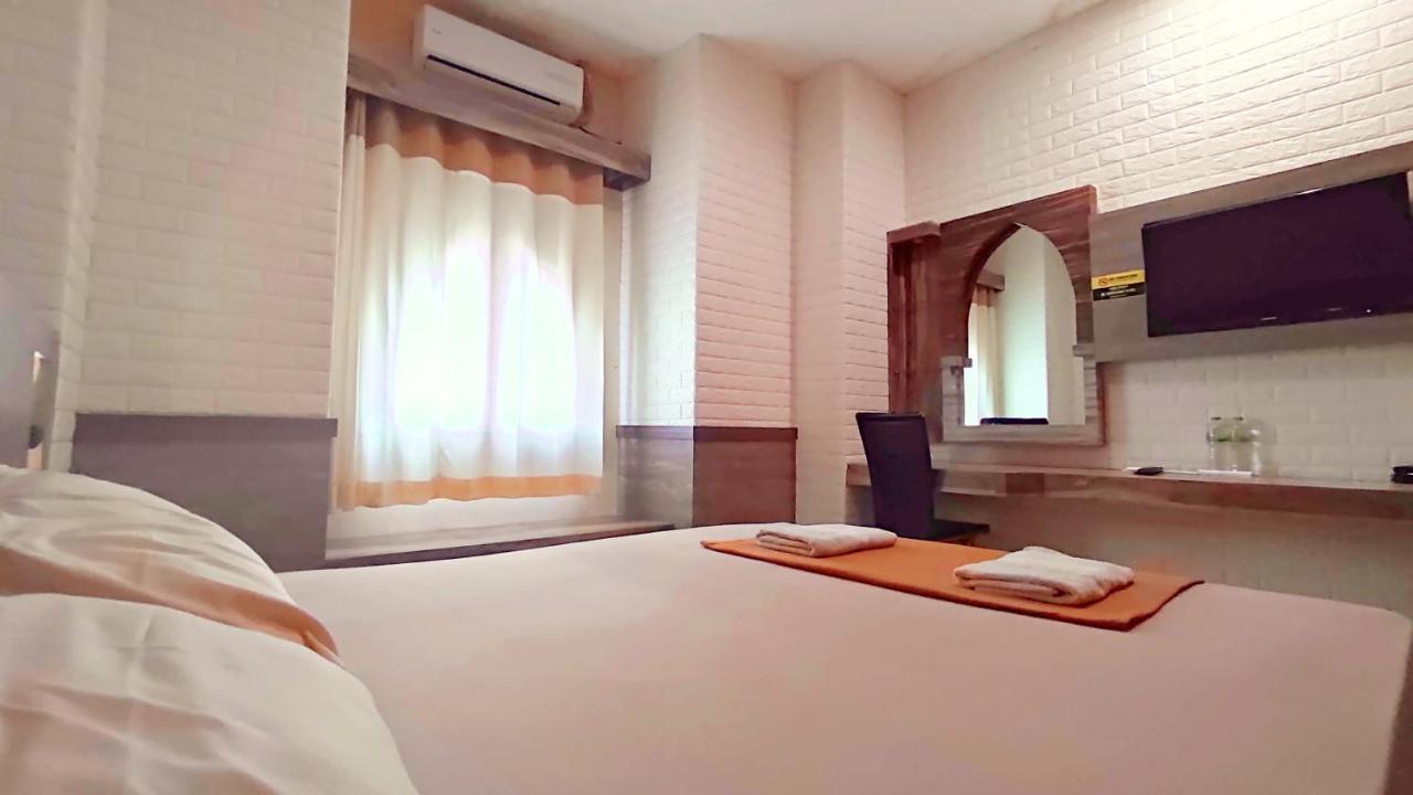 Hotel Syariah Larismanis Semarang Exteriér fotografie